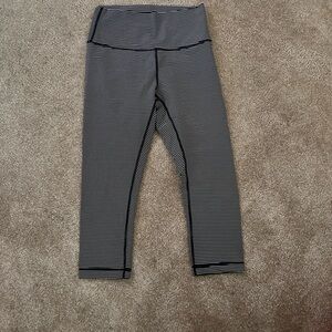 Lululemon wunder under crop leggings size 8. Pinstriped